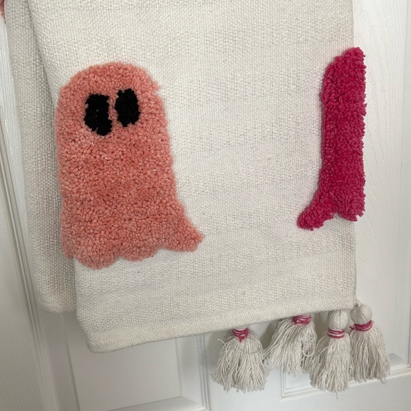 Viral TikTok Ghost Throw Blanket - Picture 3 of 8